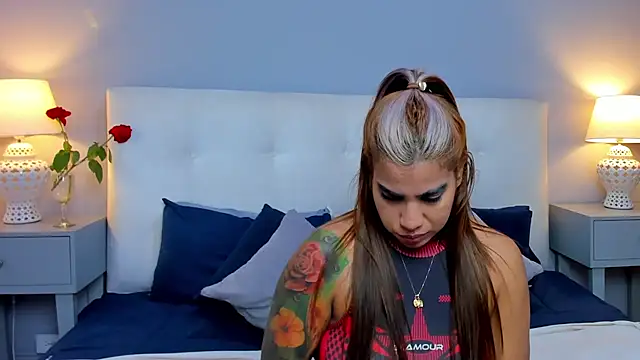 SaraaJhonsonn online show from 23, 9, 2025