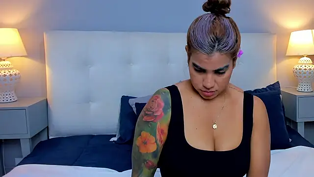 SaraaJhonsonn online show from 2, 10, 2025