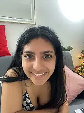 cloe small online show from 12, 12, 2024