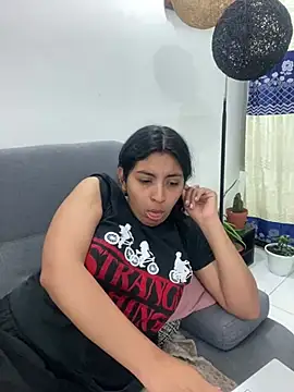 cloe small online show from 22, 1, 2025