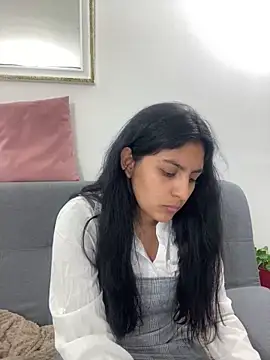 cloe small online show from 23, 1, 2025
