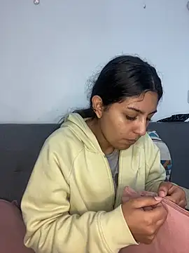 cloe small online show from 25, 2, 2025