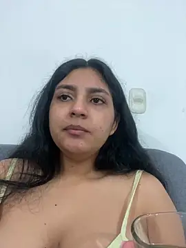 cloe small online show from 27, 2, 2025