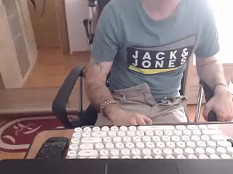 uncutguy01 online show from 16, 3, 2025