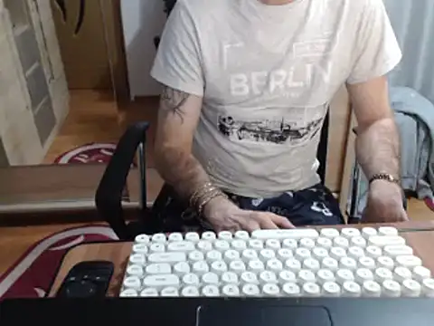 uncutguy01 online show from 18, 3, 2025