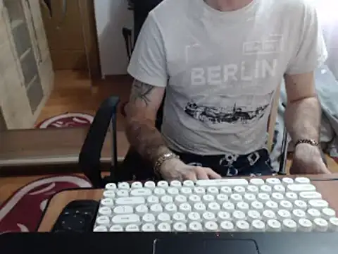 uncutguy01 online show from 18, 3, 2025