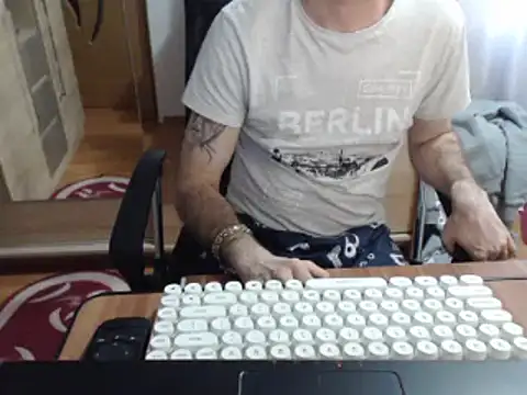 uncutguy01 online show from 18, 3, 2025