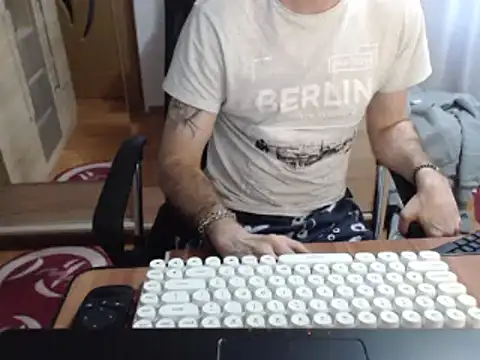 uncutguy01 online show from 19, 3, 2025