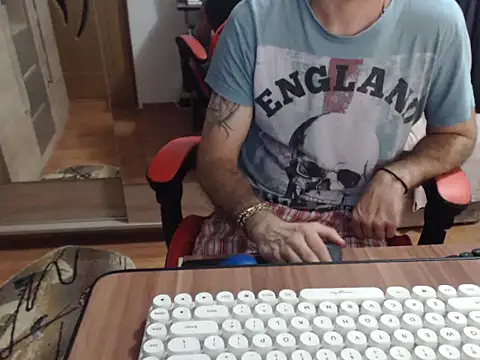 uncutguy01 online show from 15, 9, 2025