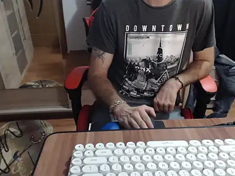 uncutguy01 online show from 18, 9, 2025