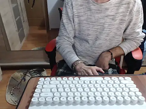 uncutguy01 online show from 5, 10, 2025