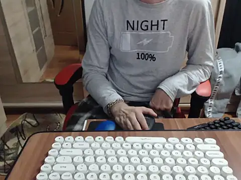 uncutguy01 online show from 15, 10, 2025