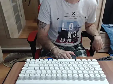uncutguy01 online show from 18, 10, 2025
