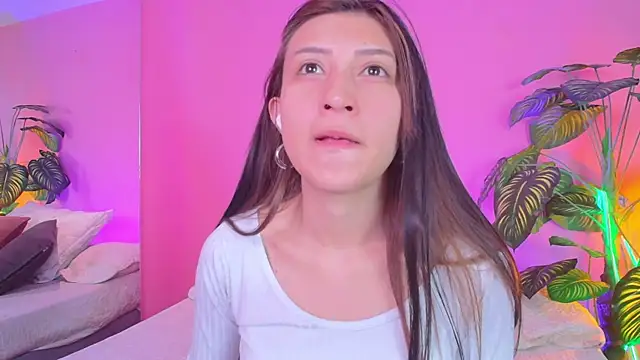 Nicolette ks  online show from 12, 12, 2024