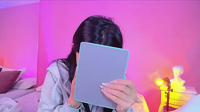 Nicolette ks  online show from 28, 12, 2024