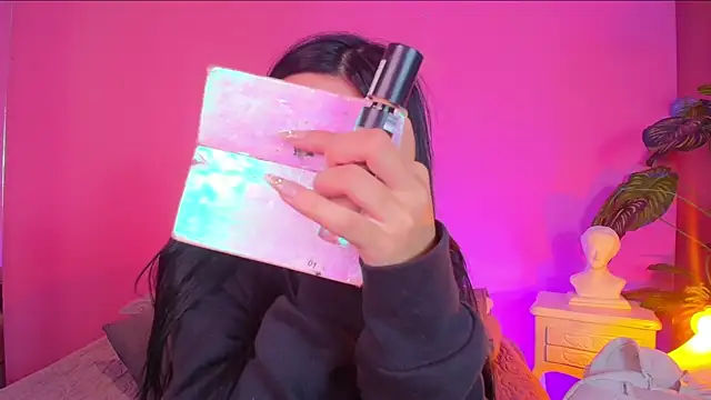 Nicolette ks  online show from 3, 1, 2025