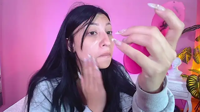 Nicolette ks  online show from 11, 1, 2025