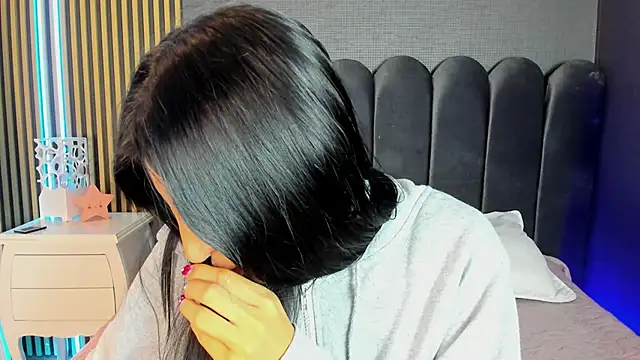 Nicolette ks  online show from 25, 3, 2026