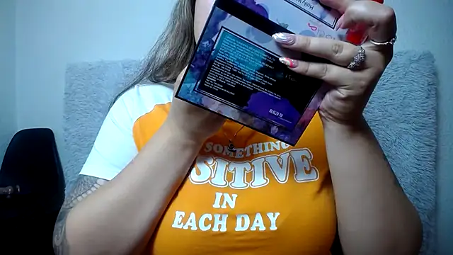 Snapshot of LinaBrowm chatting on 4, 3, 2025 LinaBrowm online show from 4, 3, 2025