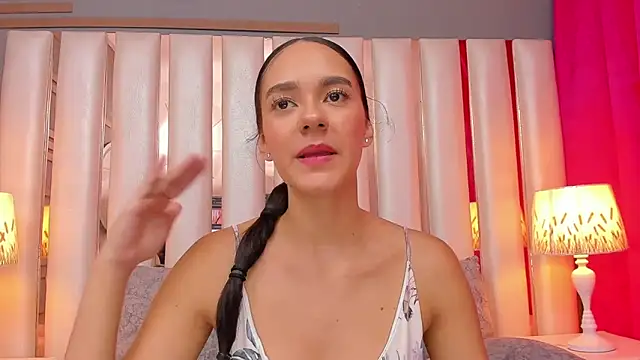 EmmyCruzZ online show from 28, 2, 2026