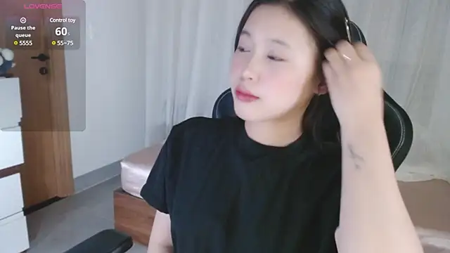 Lin SiYee online show from 1, 3, 2025