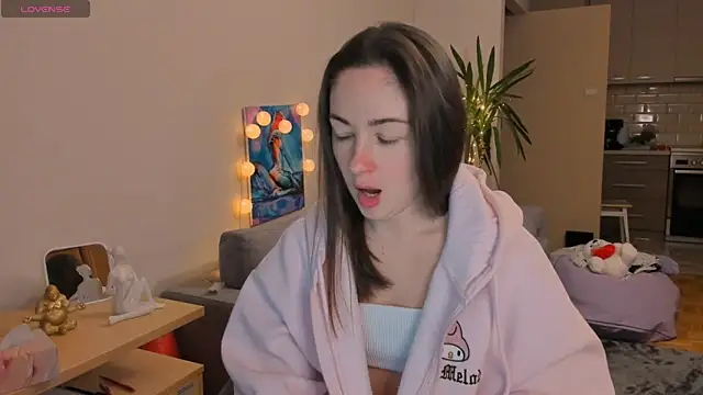 cClandesTina online show from 1, 1, 2025