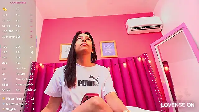 littleebluee online show from 13, 2, 2025