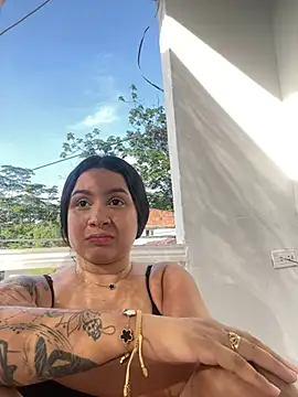 Pretty Isadora online show from 4, 1, 2025