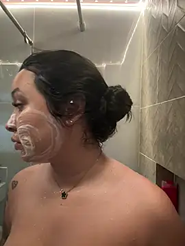 Pretty Isadora online show from 10, 2, 2026