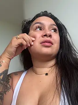 Pretty Isadora online show from 5, 4, 2026