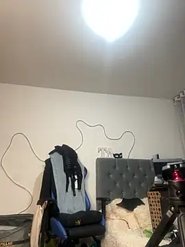 tay ler3 online show from 4, 1, 2025