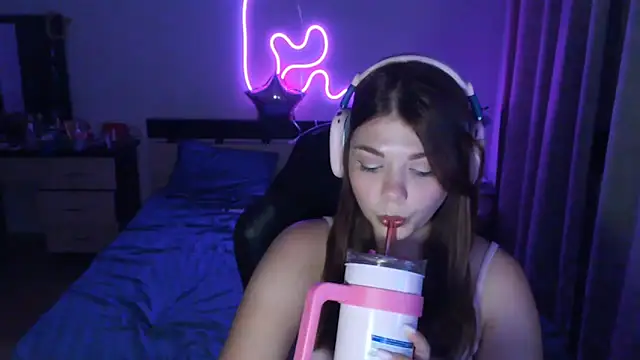 Snapshot of helengilmor chatting on 10, 9, 2025 helengilmor online show from 10, 9, 2025