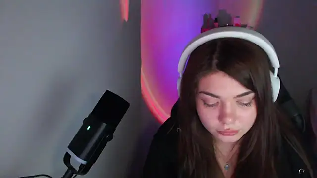 helengilmor online show from 7, 4, 2026