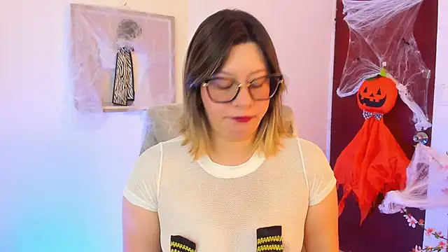 Chanelll Taylorr  online show from 10, 10, 2025