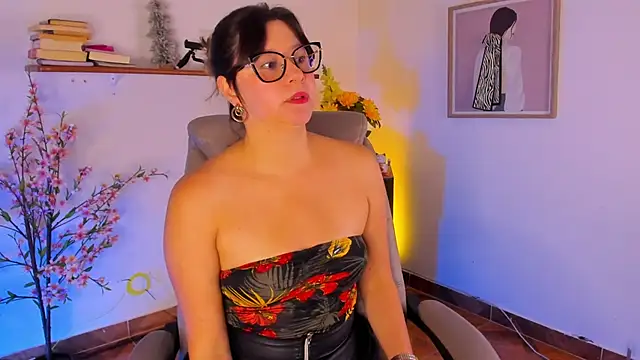 Chanelll Taylorr  online show from 2, 6, 2026