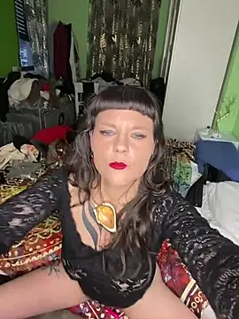 Snapshot of OniricFemme chatting on 7, 5, 2026 OniricFemme online show from 7, 5, 2026