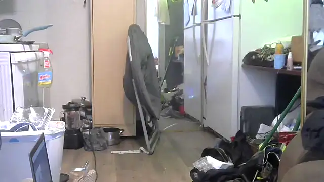 SassyCrystal77 online show from 8, 4, 2026