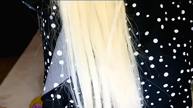 lovely-eyes online show from 4, 3, 2026