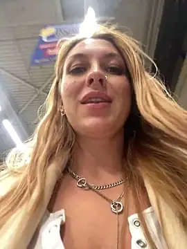 Snapshot of Sweet___Emily chatting on 4, 12, 2024 Sweet Emily online show from 4, 12, 2024