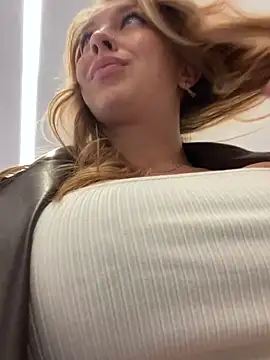 Snapshot of Sweet___Emily chatting on 3, 1, 2025 Sweet Emily online show from 3, 1, 2025