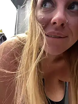 Snapshot of Sweet___Emily chatting on 12, 3, 2025 Sweet Emily online show from 12, 3, 2025