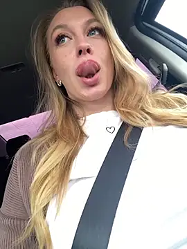 Snapshot of Sweet___Emily chatting on 10, 10, 2025 Sweet Emily online show from 10, 10, 2025