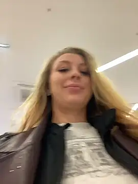 Snapshot of Sweet___Emily chatting on 16, 10, 2025 Sweet Emily online show from 16, 10, 2025