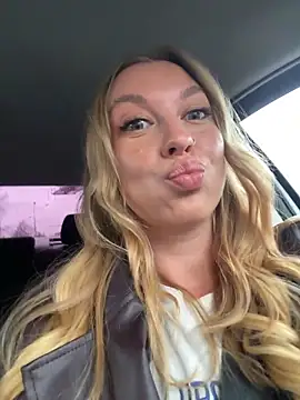 Snapshot of Sweet___Emily chatting on 3, 11, 2025 Sweet Emily online show from 3, 11, 2025