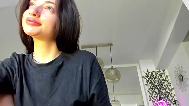 Snapshot of IreneVON chatting on 9, 3, 2025 IreneVON online show from 9, 3, 2025