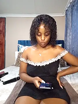 Snapshot of Queen-Chocolate chatting on 2, 2, 2025 Queen-Chocolate online show from 2, 2, 2025