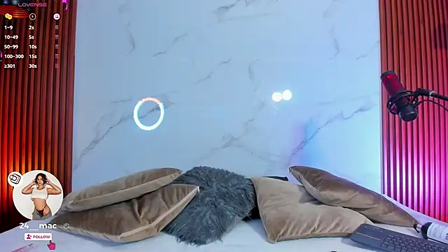 Snapshot of amelie_leigh chatting on 23, 12, 2024 amelie leigh online show from 23, 12, 2024