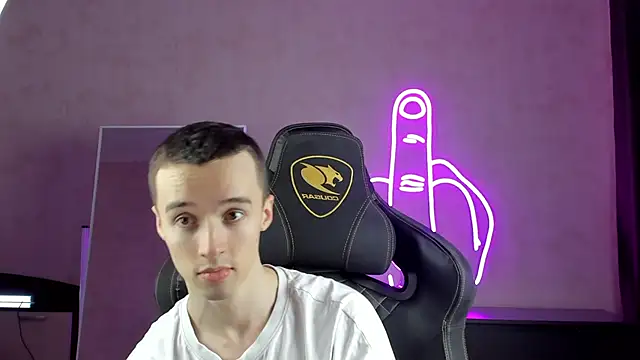 Snapshot of MasonWarholl chatting on 8, 1, 2025 MasonWarholl online show from 8, 1, 2025