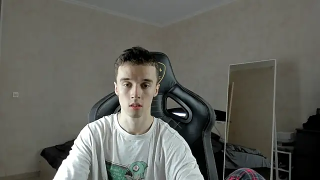 Snapshot of MasonWarholl chatting on 4, 3, 2025 MasonWarholl online show from 4, 3, 2025