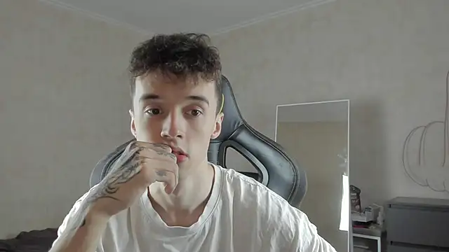 Snapshot of MasonWarholl chatting on 6, 10, 2025 MasonWarholl online show from 6, 10, 2025